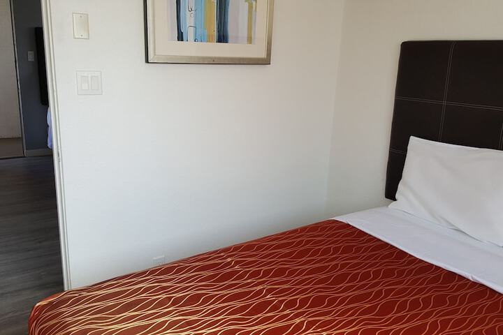 Room 12 of 28