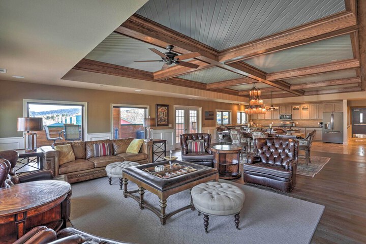 Main Street Strugis Apt w / High-end Features