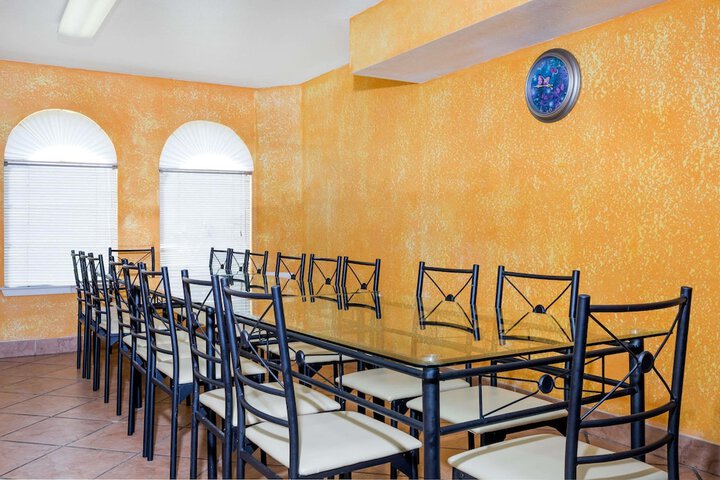 Days Inn by Wyndham San Antonio