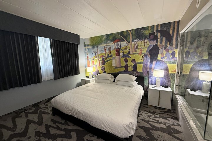 Lighthouse Inn & Suites