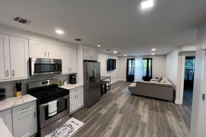 The Cozy Suite - 1BR with Free Parking
