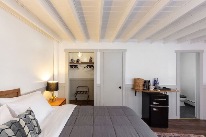 Room 10 of 21