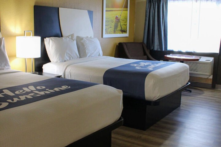 Room 25 of 68