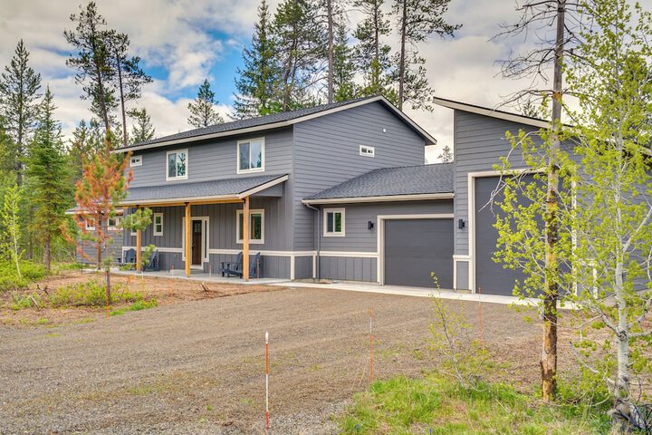 Spacious Donnelly Family Home w / Private Hot Tub!
