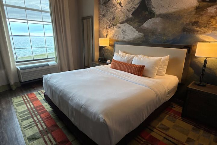 Hotel Indigo Traverse City by IHG