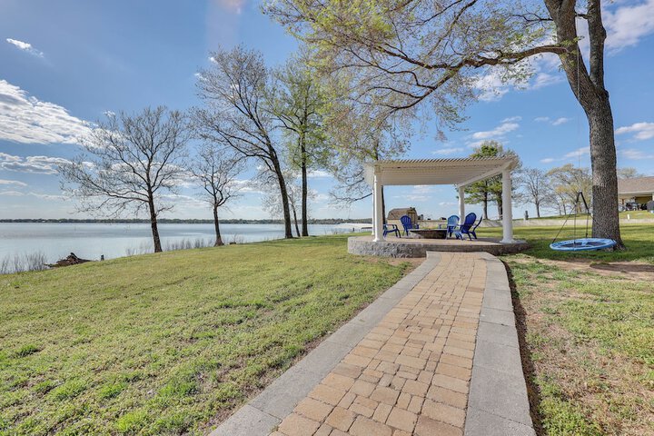 Lakefront Home w / Shared Boat Ramp in Grove!