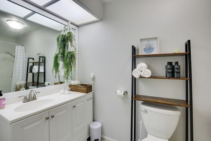 La Mesa Townhome: 15 Mi to San Diego!