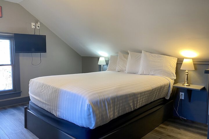 Room 33 of 59