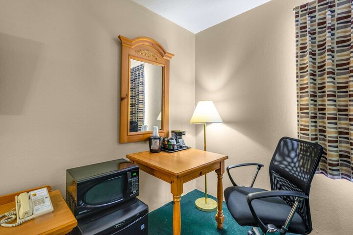 Room 27 of 32