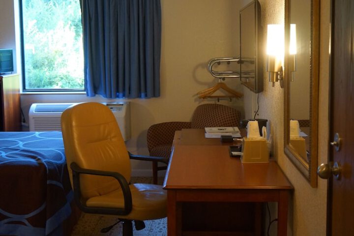 Room 17 of 43