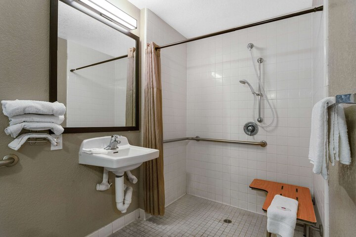 Room 10 of 26