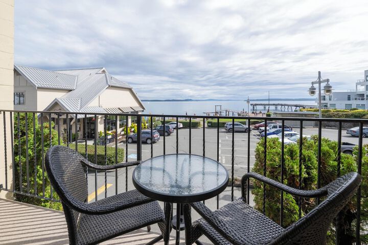 Sidney Waterfront Inn & Suites