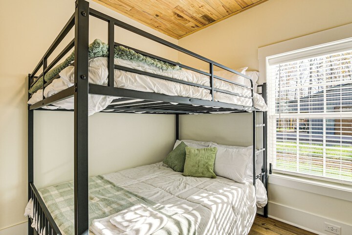 Family-friendly Barndominium Near Greenville!