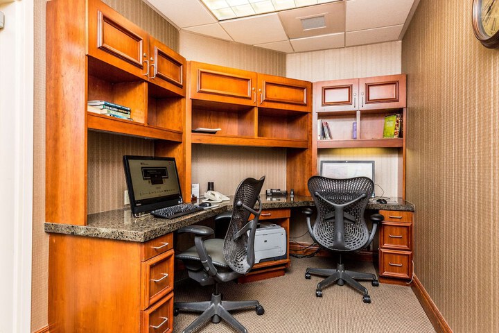 Business Center 83 of 85