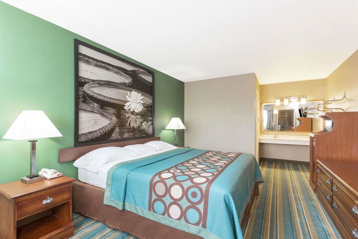 Super 8 by Wyndham Greencastle