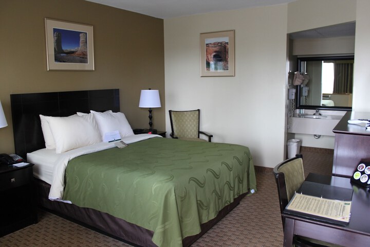 Room 22 of 37