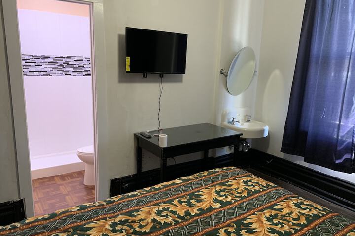 Room 21 of 38