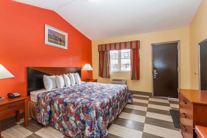 Room 10 of 13