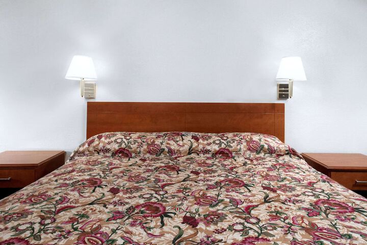 Room 6 of 16