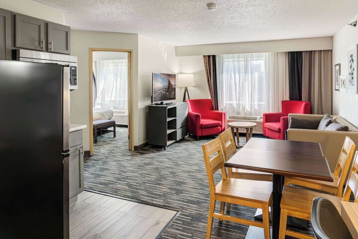 Country Inn & Suites by Radisson Brookings, SD