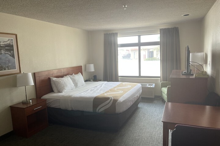 Room 30 of 76