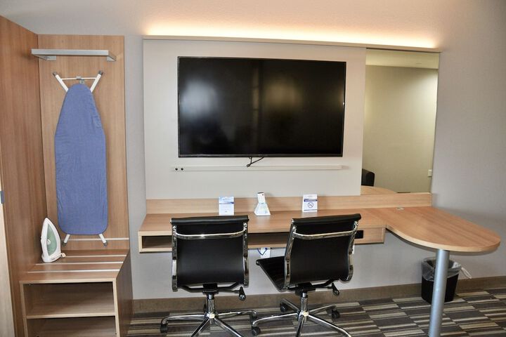 Room 18 of 37