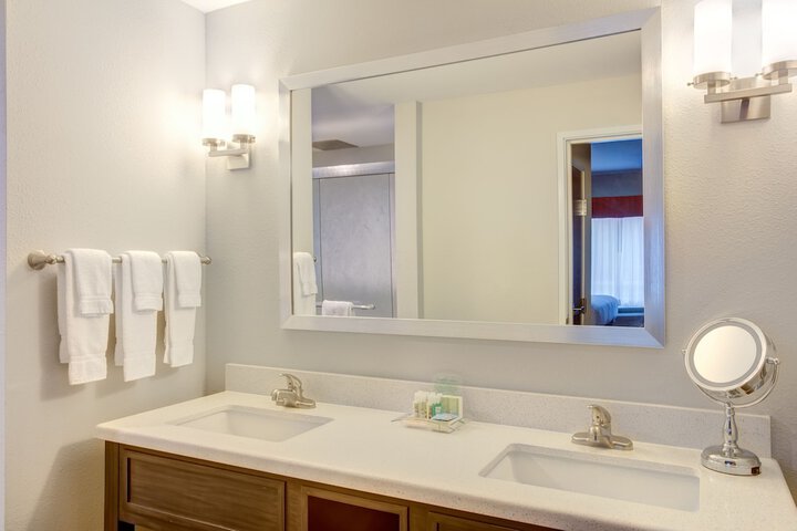 Holiday Inn & Suites Lafayette North by IHG