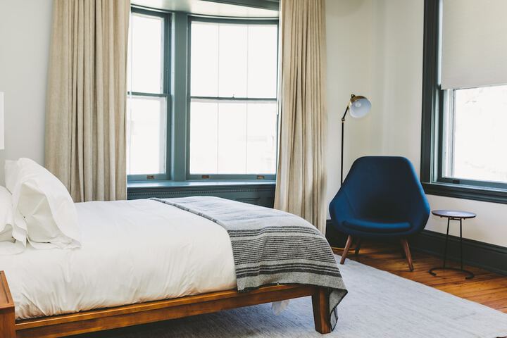 Room 54 of 79