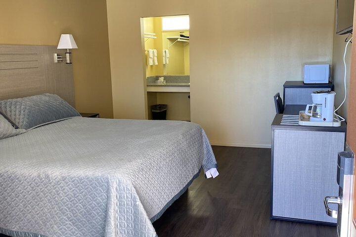 Room 12 of 16