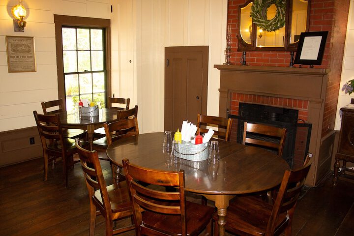 Wolf Creek Inn & Tavern
