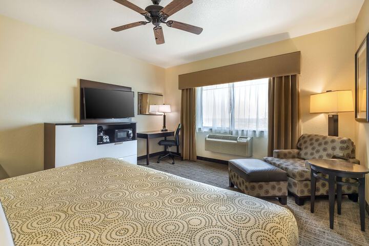 Room 10 of 28