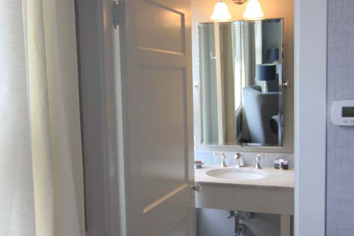 Room 42 of 110