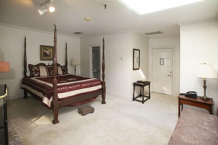 Room 110 of 170