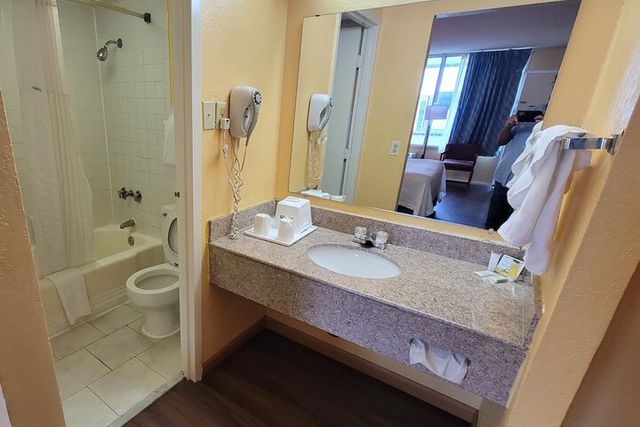 Days Inn by Wyndham Alexandria South