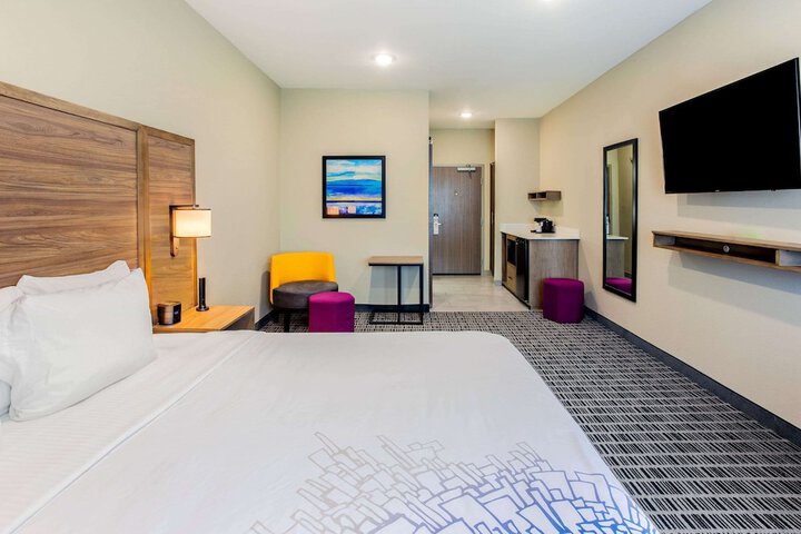Room 25 of 48