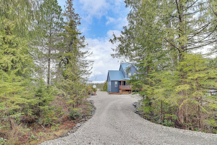 Fish & Hike: Apartment w / Pool Table in Ketchikan!
