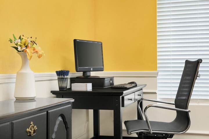 Business Center 27 of 27