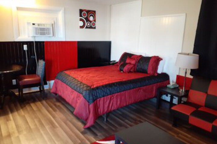 Town Line Motel