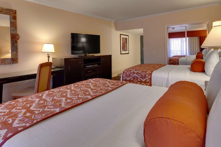 Room 35 of 104