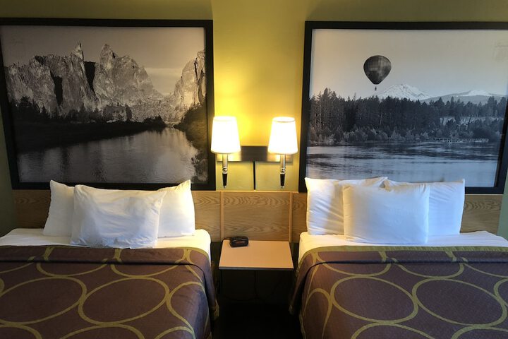 Room 11 of 28