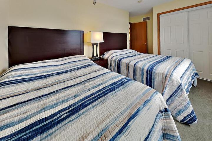 Put-in-Bay Poolview Condo #4