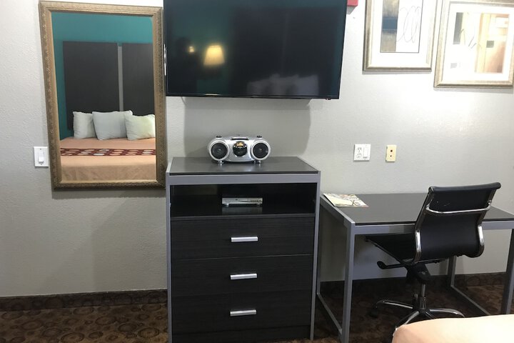 Room 28 of 33