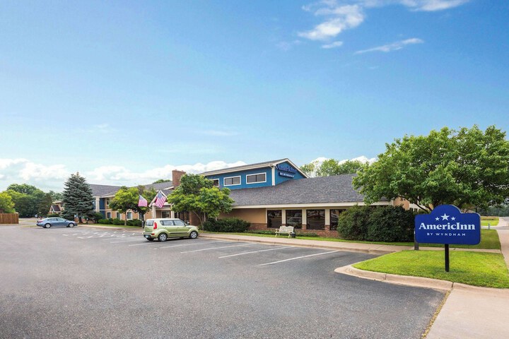 AmericInn by Wyndham North Branch