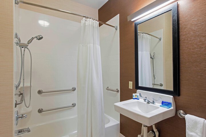 Room 14 of 25