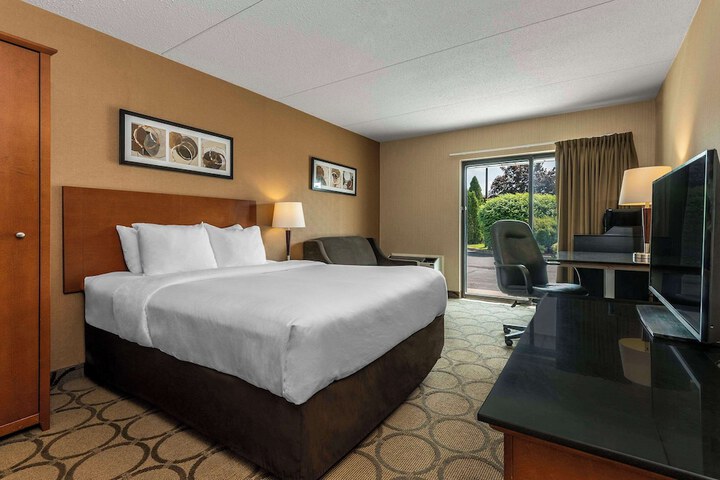 Room 15 of 34