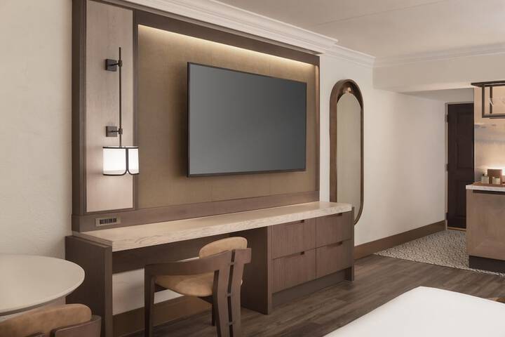 The Scottsdale Resort and Spa Curio Collection by Hilton