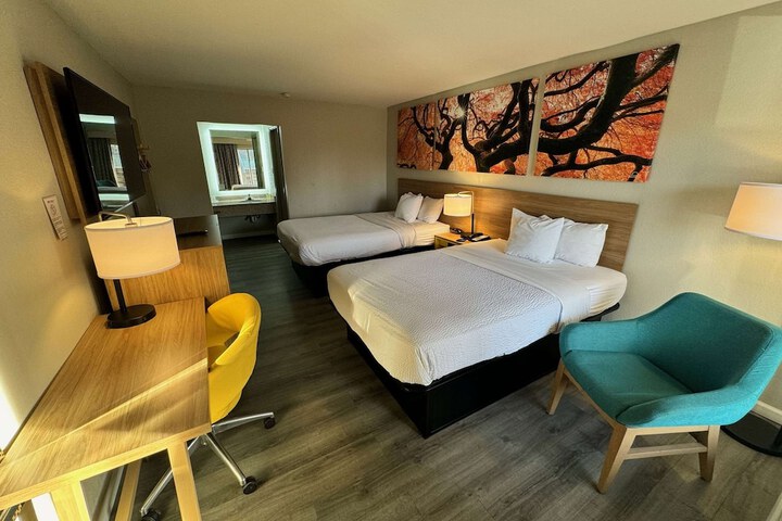 Room 10 of 25