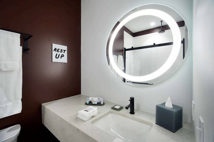 Room 47 of 74