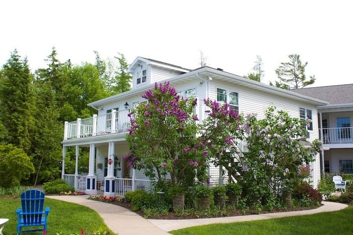 Hotel 4 of 157