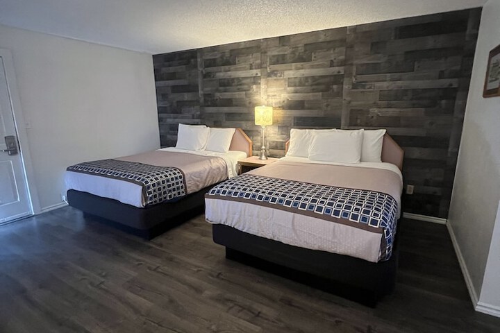 Room 40 of 65